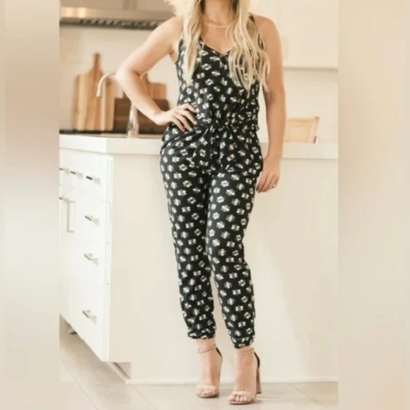 SMASH + TESS HILARY DUFF Collab Sz M Abstract Floral Scoop Neck Jumpsuit - Picture 2 of 9